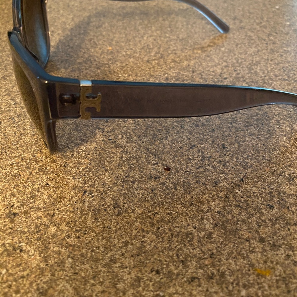 Tory Burch grey sunglasses - Picture 3 of 3